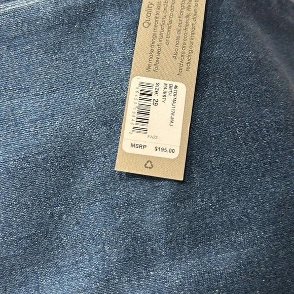 Nwt Hudson Mid rise Baby bell Blue Jeans. Size 29